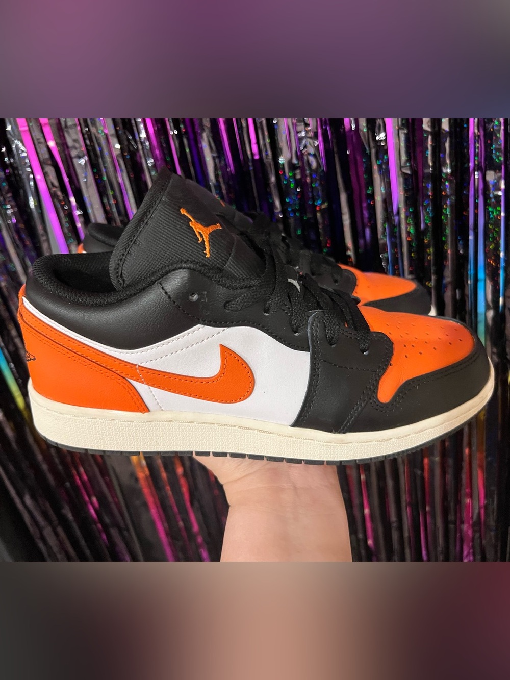 Jordan 1 low Black/Orange/White Big kids size 6 is equivalent to women’s 7 1/2